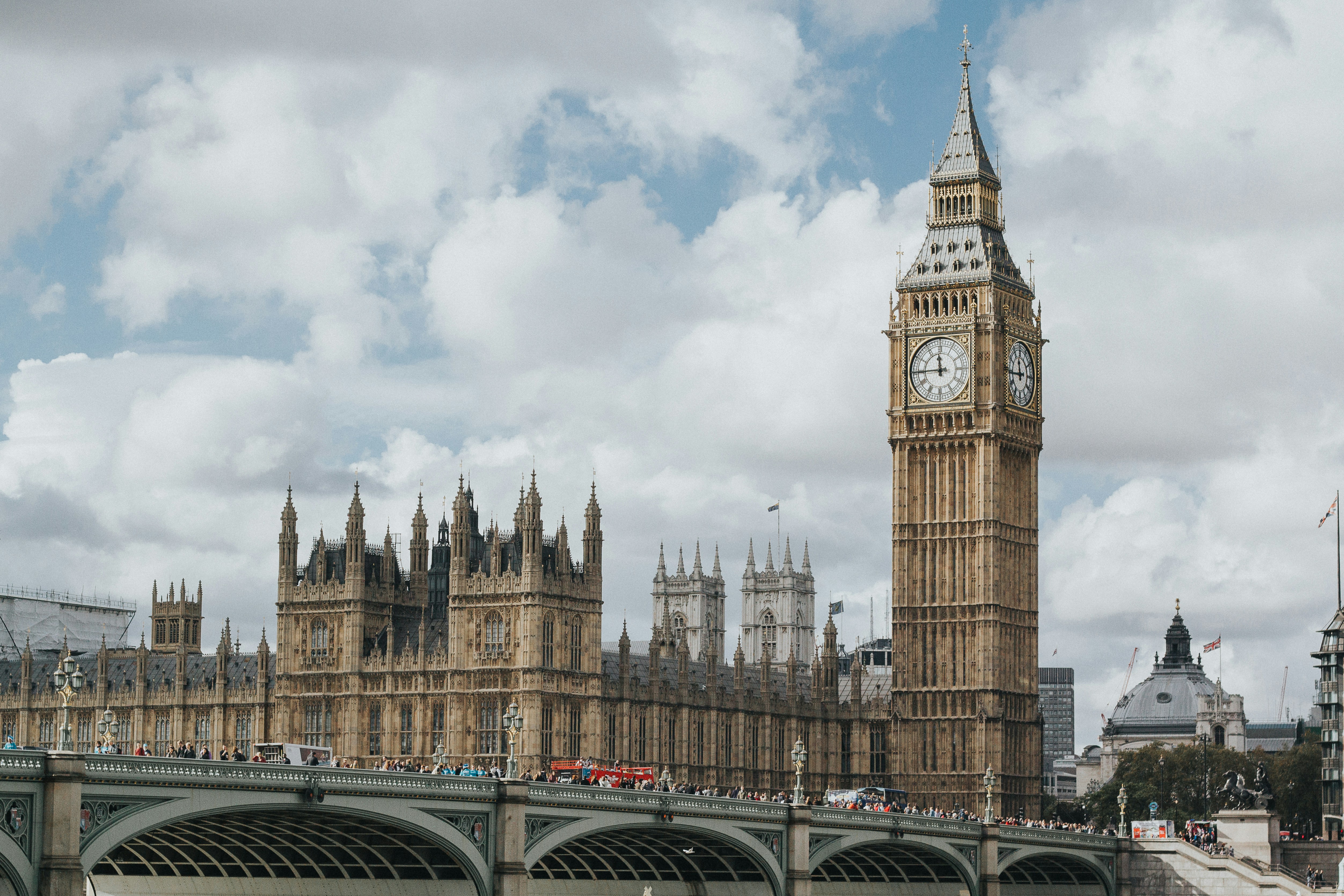 COMMITTEE CALL FOR NEW WARMER HOMES ADVICE SERVICE